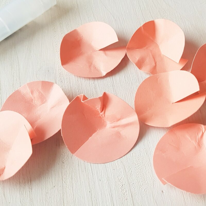 Blumige Stickrahmen - DIY Idee Frühling|Ostern | Unsere kleine Bastelstube- DIY Bastelideen für Feste & Anlässe Frühlingskranz-stickrahmen-diy