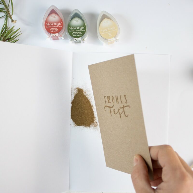 Weihnachtskarte mit Embossing einfach selber machen | Unsere kleine Bastelstube- DIY Bastelideen für Feste & Anlässe Weihnachtskarte mit Embossing einfach selber machen | Unsere kleine Bastelstube - DIY Bastelideen für Feste & Anlässe