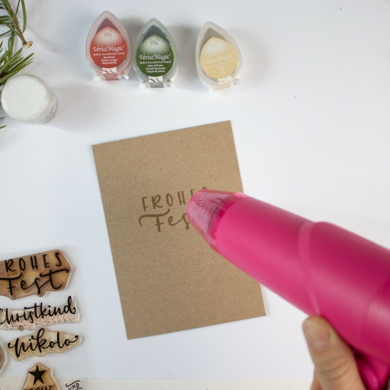 Weihnachtskarte mit Embossing einfach selber machen | Unsere kleine Bastelstube- DIY Bastelideen für Feste & Anlässe Weihnachtskarte mit Embossing einfach selber machen | Unsere kleine Bastelstube - DIY Bastelideen für Feste & Anlässe