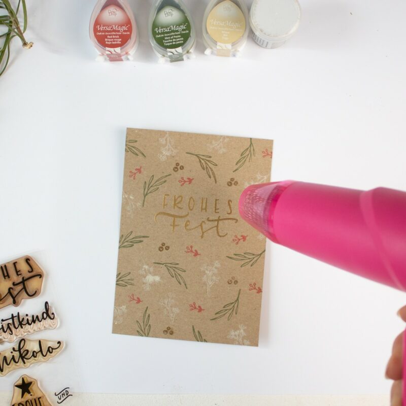 Weihnachtskarte mit Embossing einfach selber machen | Unsere kleine Bastelstube- DIY Bastelideen für Feste & Anlässe Weihnachtskarte mit Embossing einfach selber machen | Unsere kleine Bastelstube - DIY Bastelideen für Feste & Anlässe