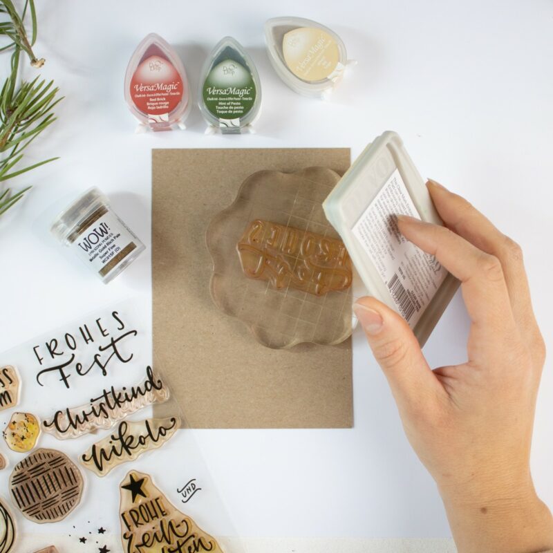 Weihnachtskarte mit Embossing einfach selber machen | Unsere kleine Bastelstube- DIY Bastelideen für Feste & Anlässe Weihnachtskarte mit Embossing einfach selber machen | Unsere kleine Bastelstube - DIY Bastelideen für Feste & Anlässe
