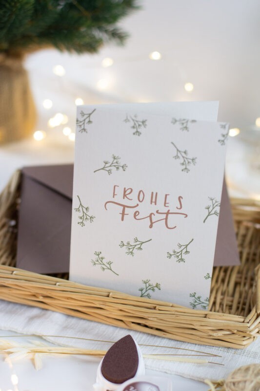 Schlichte Weihnachtskarte basteln | Unsere kleine Bastelstube- DIY Bastelideen für Feste & Anlässe Schlichte Weihnachtskarte basteln | Unsere kleine Bastelstube - DIY Bastelideen für Feste & Anlässe