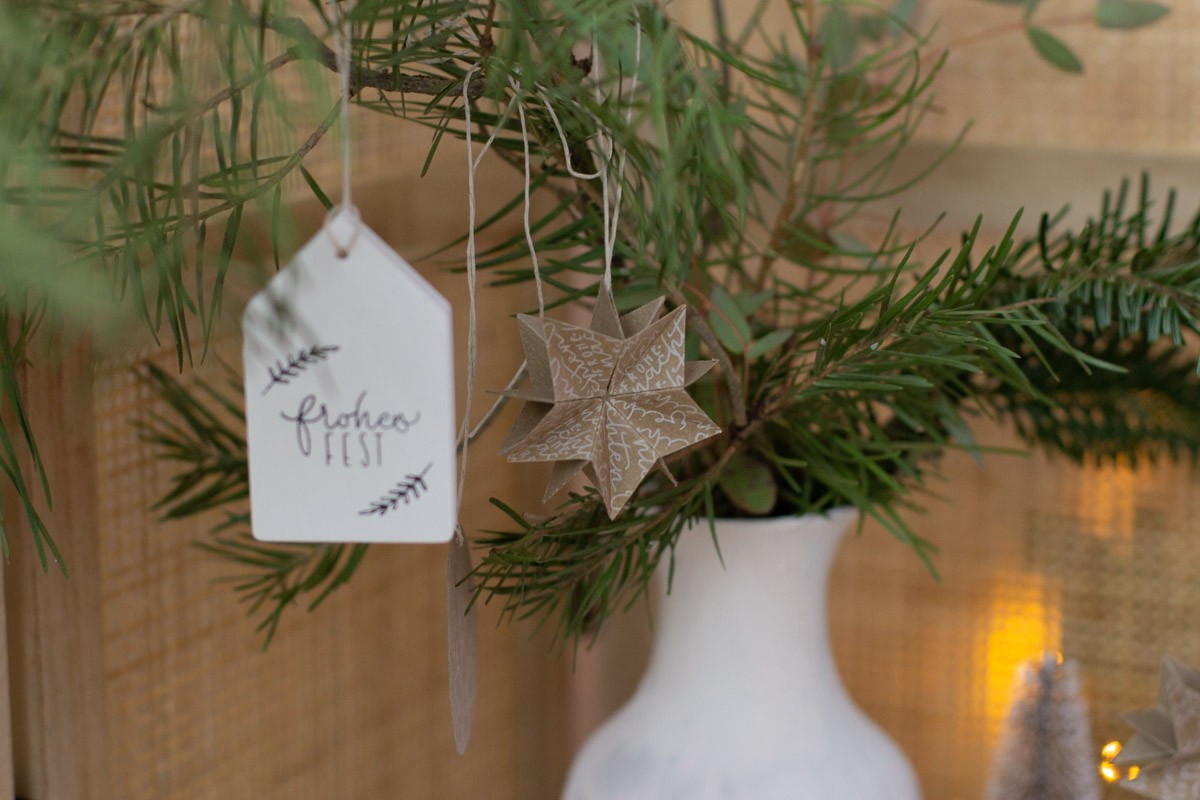 Weihnachtliche Tischdekoration im nordischen Stil einfach selber machen | Unsere kleine Bastelstube - DIY Bastelideen für Feste & Anlässe