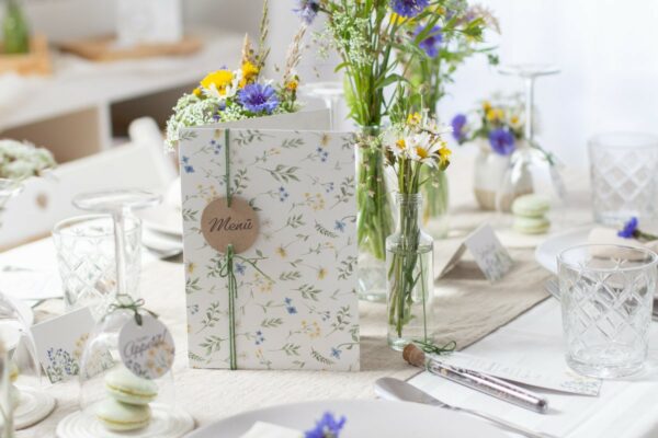 Deko mit Wiesenblumen für Taufe, Kommunion und Hochzeit