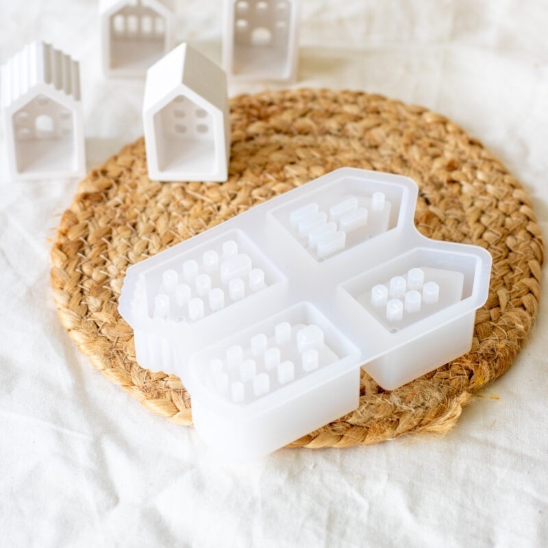 Gießform Mini-Häuschen aus Silikon mit vier kleinen Häusern von Hobby Fun