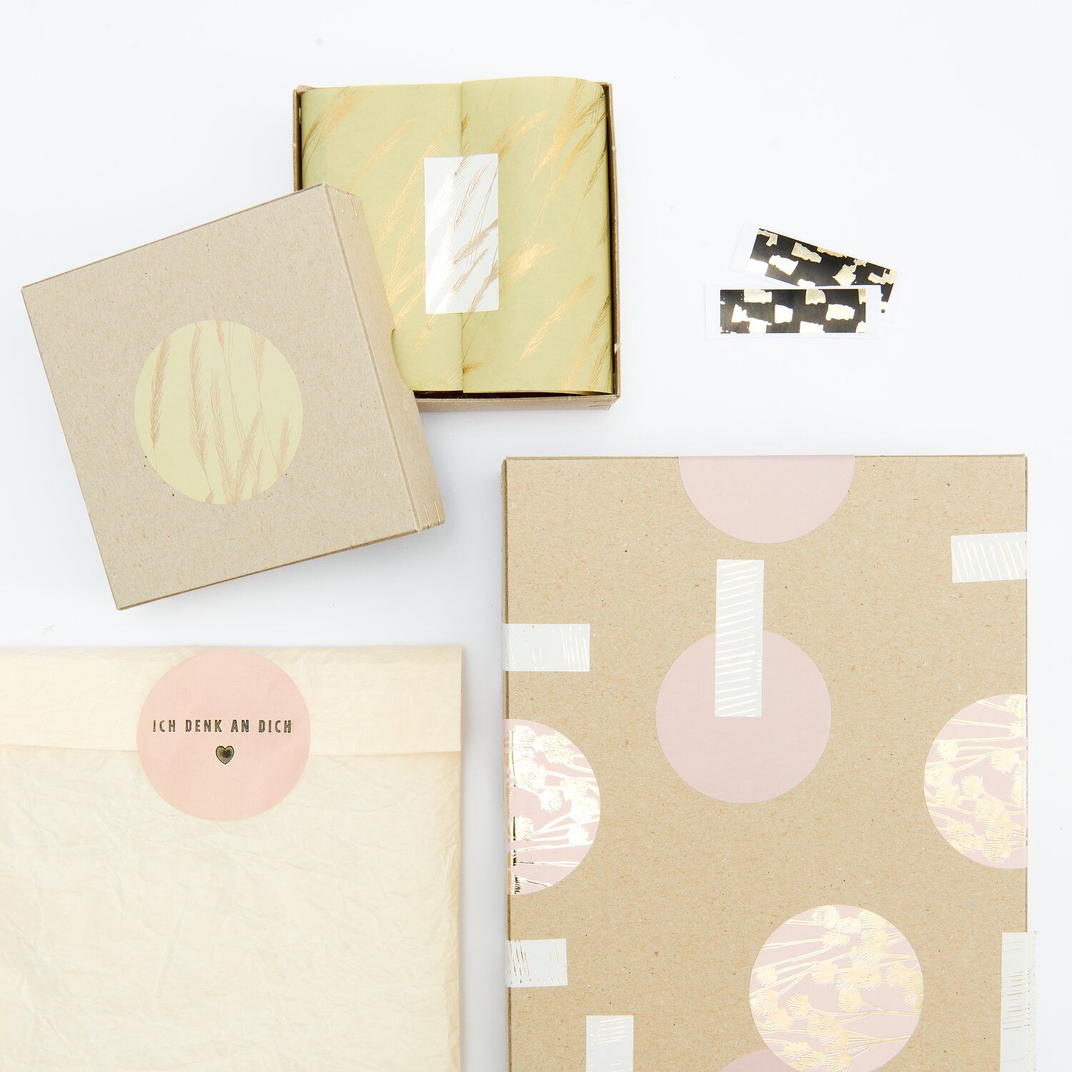 Packaging Sticker In the Meadow 100 Stück -ideen Paper Poetry Packaging Sticker In the Meadow mit Goldfolien-Veredelung auf Rolle