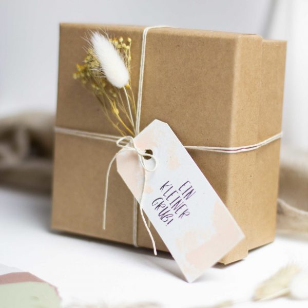 DIY Anhänger für Geschenkboxen Geschenkboxen mit Anhänger verzieren
